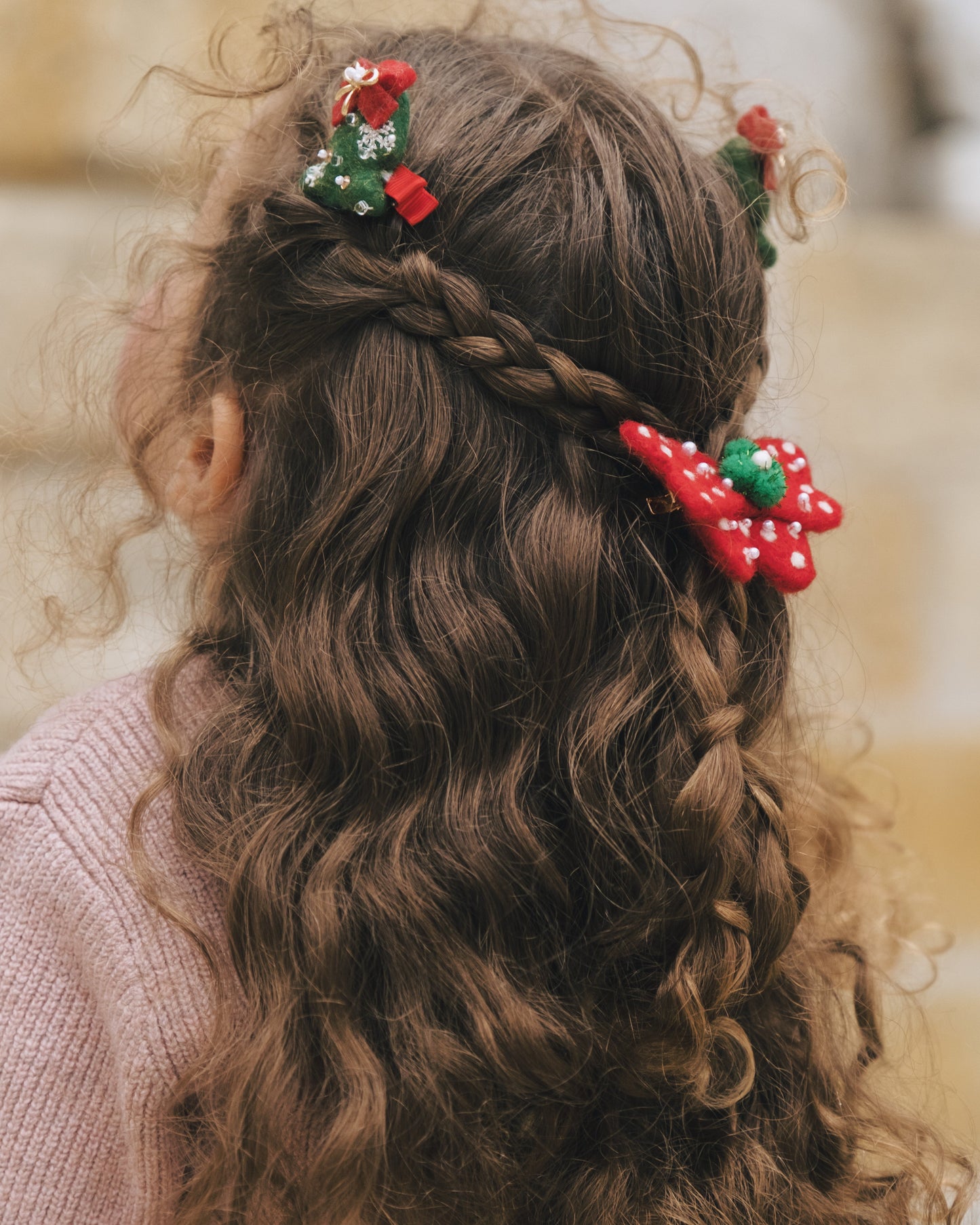 Festive Wonderland - Twinkling Christmas Tree Clip