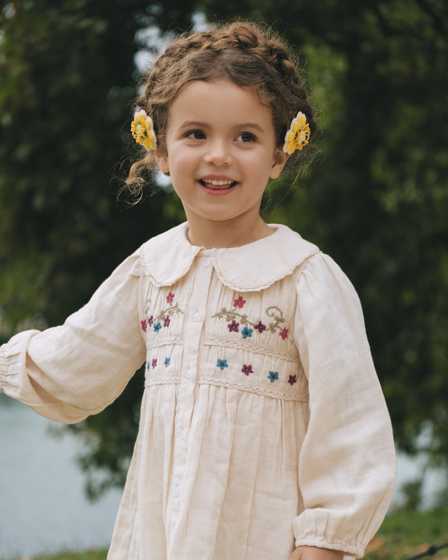 Black Forest Whimsy - Sunlit Daisy Clip